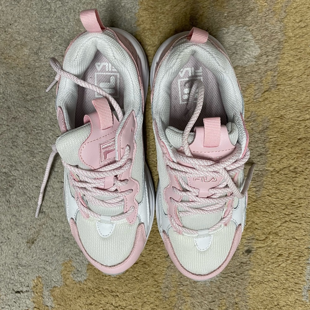 Womens Fila tennis shoes